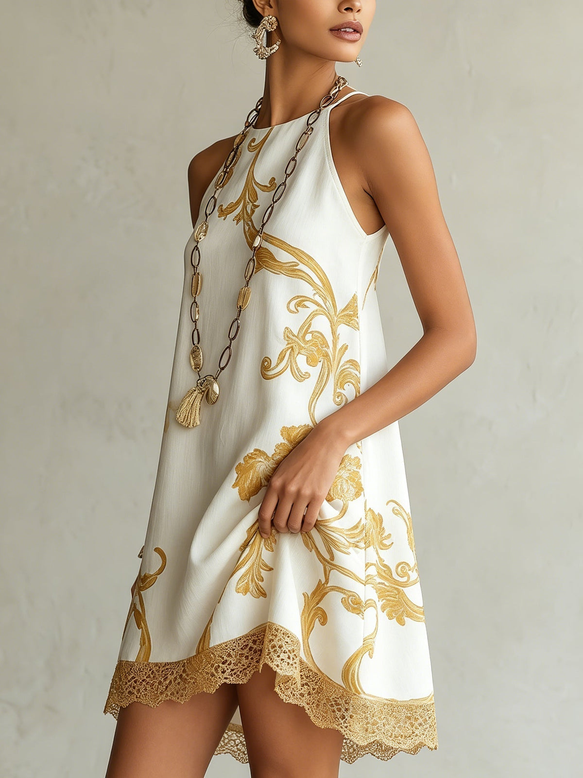 Elena | Vestido mini blanco de encaje con motivos dorados
