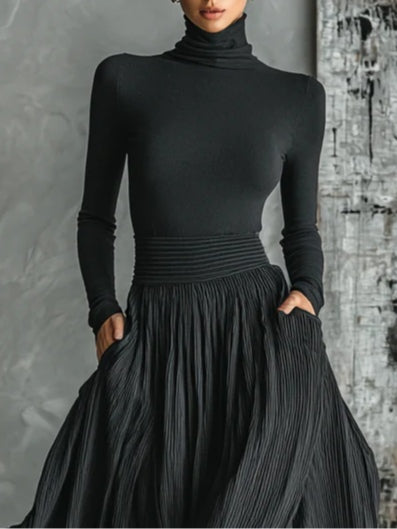 Mar | Conjunto de falda plisada y camiseta negra de cuello alto