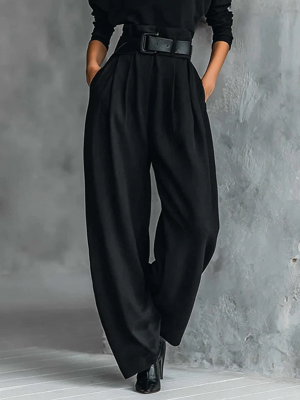 Noelia | Conjunto negro de cuello alto y pantalón recto