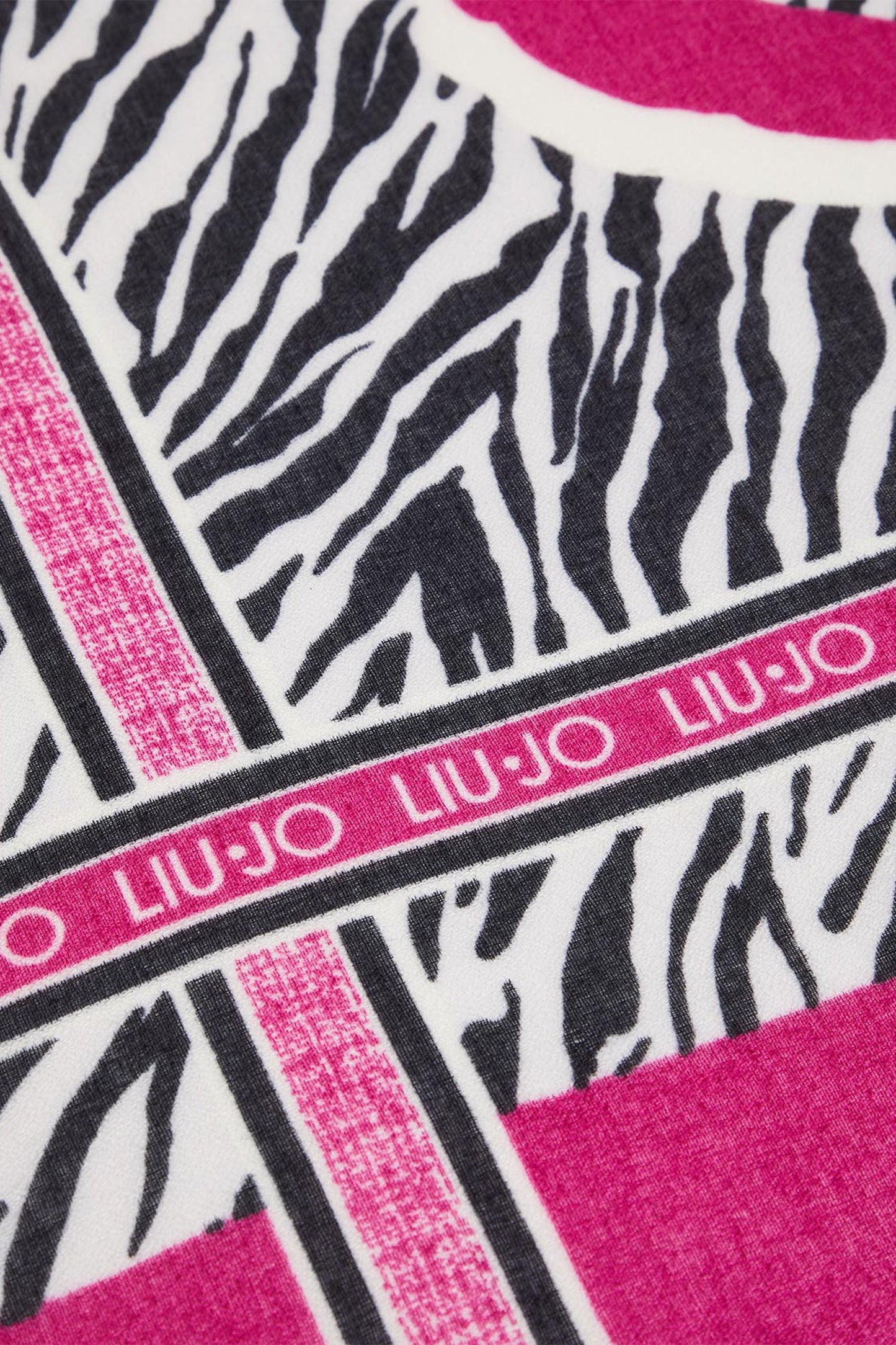 Pañuelo Camila | Estampado Animal Fucsia